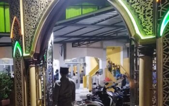 Polsek Lembar Amankan Sholat Isya dan Tarawieh di Masjid Prioritas, Imbau Pengendara dan Remaja