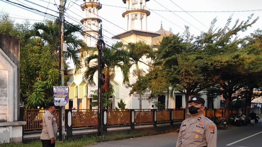 Pengamanan Ketat dan Lalu Lintas Lancar Saat Sholat Idul Adha 1445 H di Masjid Al-Khaer, Lombok Barat