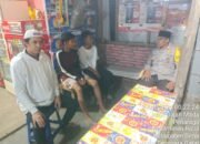 Giat Jum’at Curhat, Bhabinkamtibmas Penaraga Duduk Bareng Generasi Milenial di Pasar Penaraga