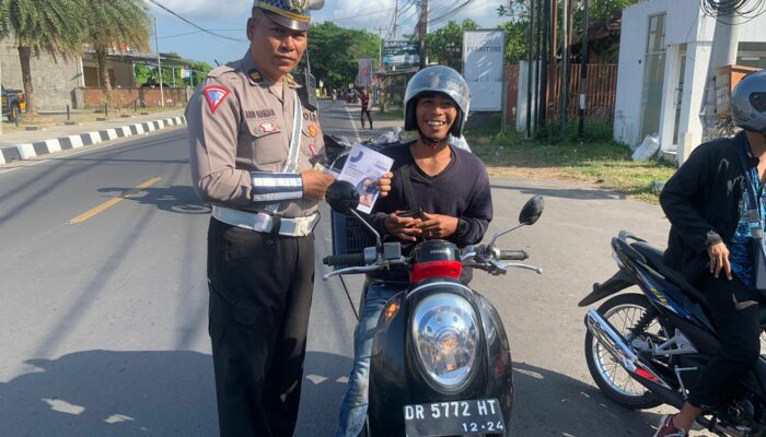 Sat Lantas Lombok Barat Edukasi dan Tegur Pengendara di Operasi Zebra Rinjani