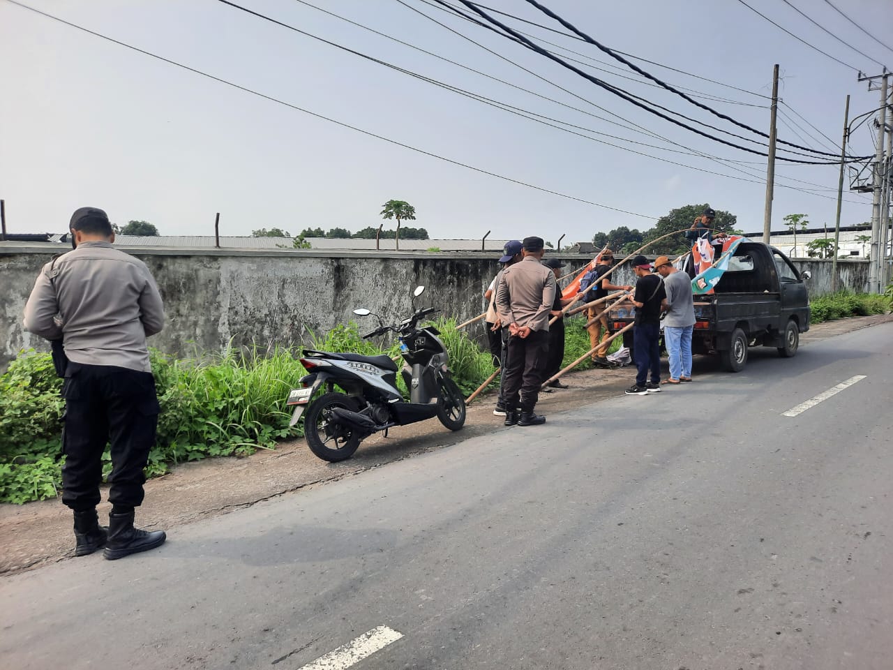 Penertiban APK di Labuapi, Polisi Pastikan Situasi Kondusif