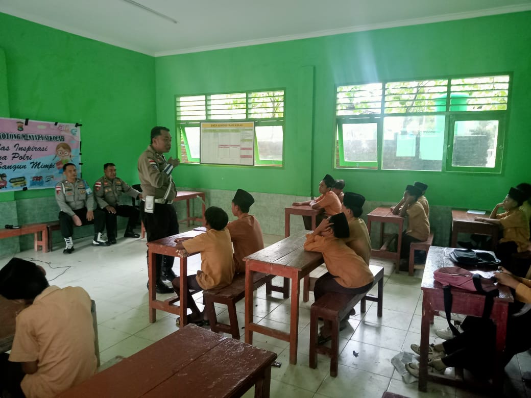 Polsek Sekotong Edukasi Siswa Tentang Bahaya Narkoba, Bullying, dan Lalu Lintas