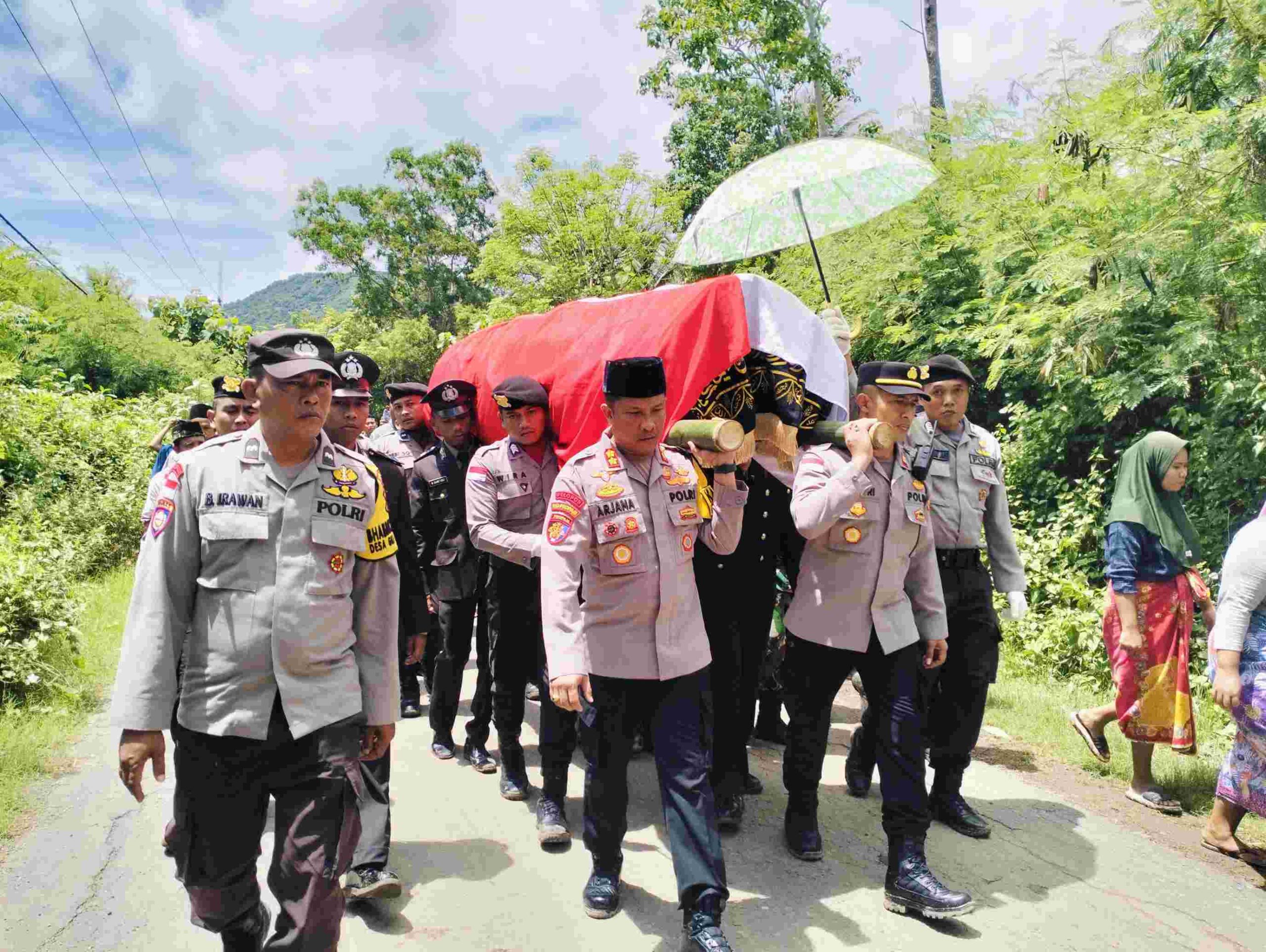 Penghormatan Terakhir untuk Bripda M. Faozan Marzuki di Lombok Barat