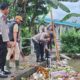 Polsek Gerung Bersih-Bersih Kali, Cegah Banjir Musim Hujan