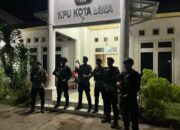 Personel Polres Bima Kota dan Batalyon C Pelopor Sat Brimobda NTB Kawal Ketat Kantor KPU Kota Bima dalam OMP Rinjani 2024