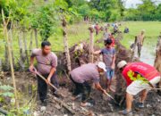 Bhabinkamtibmas Polsek Moyo Hilir Laksanakan Gotong Royong Bersama Masyarakat Desa Penyaring