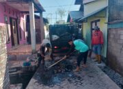 Peduli Lingkungan, Bhabinkamtibmas Desa Ai Suning Turut Gotong Royong Bersihkan Irigasi