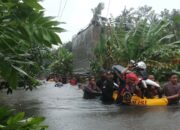 Banjir Landa Lombok Barat, Polisi Evakuasi Warga Dusun Datuk