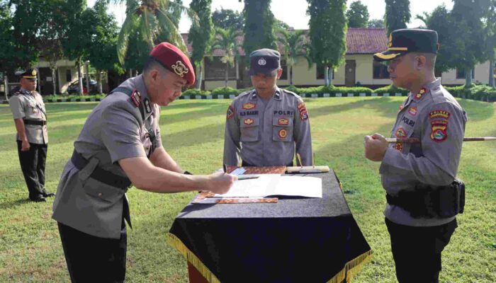 Sertijab Pejabat Polres Lombok Barat: Kapolres Tekankan Peningkatan Kinerja