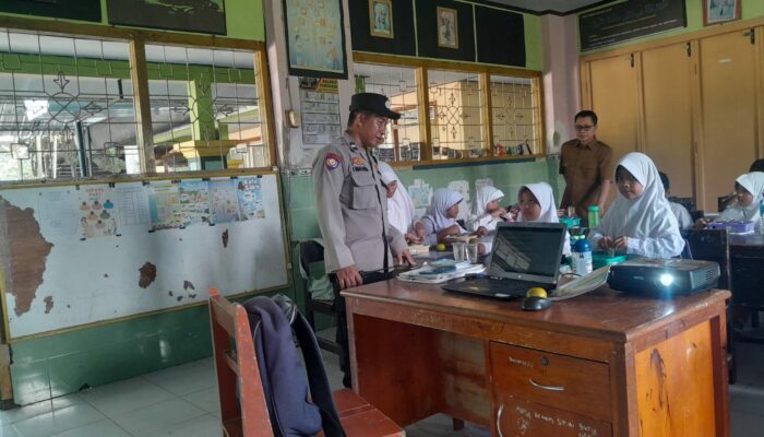 Polsek Gerung Kawal Program Makan Gratis untuk Siswa SD