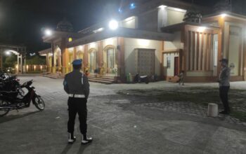 Antisipasi Kemacetan & Curanmor, Polisi Kawal Tarawih di Lembar