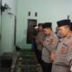 Kapolres Loteng Laksanakan Sholat Tarawih Bersama Masyarakat di Praya Tengah