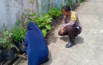 Dukungan Pangan Nasional, Polisi Ini 'Sentuh' Hati Warga Lombok Barat