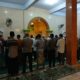 Personel Polsek Sekotong Gelar Tarawih & Tadarusan, Pererat Silaturahmi