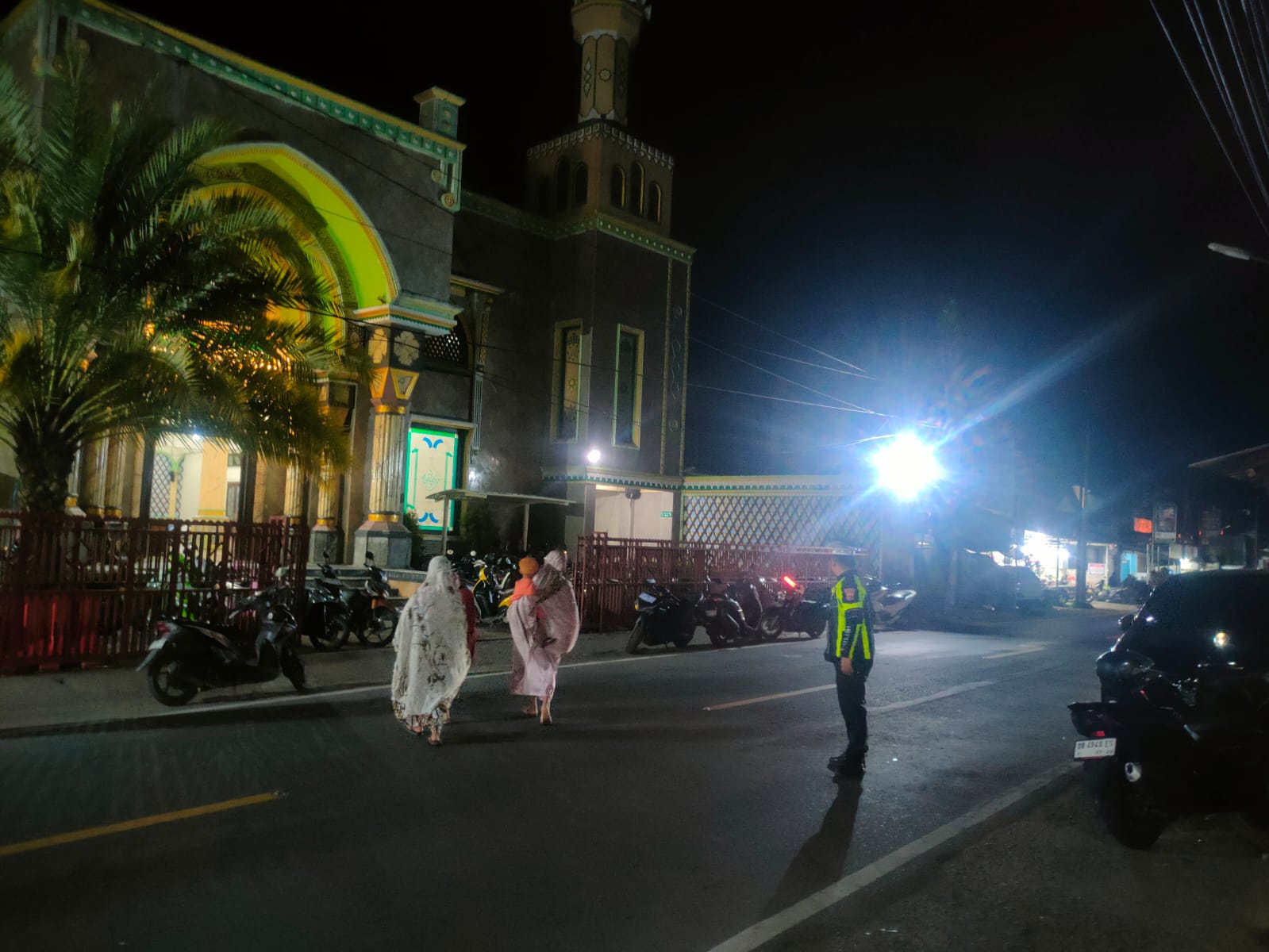 Polsek Batulayar Kawal Salat Tarawih, Lalu Lintas Lancar