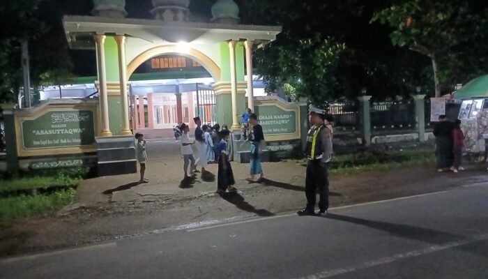 Ibadah Tarawih di Masjid Assasutaqwa Berjalan Lancar, Polsek Sekotong Siaga