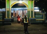 Polsek Sekotong Jaga Keamanan Tarawih, Jamaah Makin Khusyuk