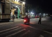 Polisi Kawal Sholat Tarawih di Sekotong, Jamaah Merasa Aman