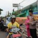 Kapolres Bima Kota dan Bhayangkari Bagikan Takjil Jelang Buka Puasa