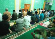 Bhabinkamtibmas Bripka Herianto Sambang dan Sholat Tarawih Berjamaah di Masjid Al-Istiqomah Berikan Pesan Kamtibmas