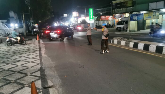 Tarawih Kondusif di Gerung, Polisi Sigap Amankan Masjid