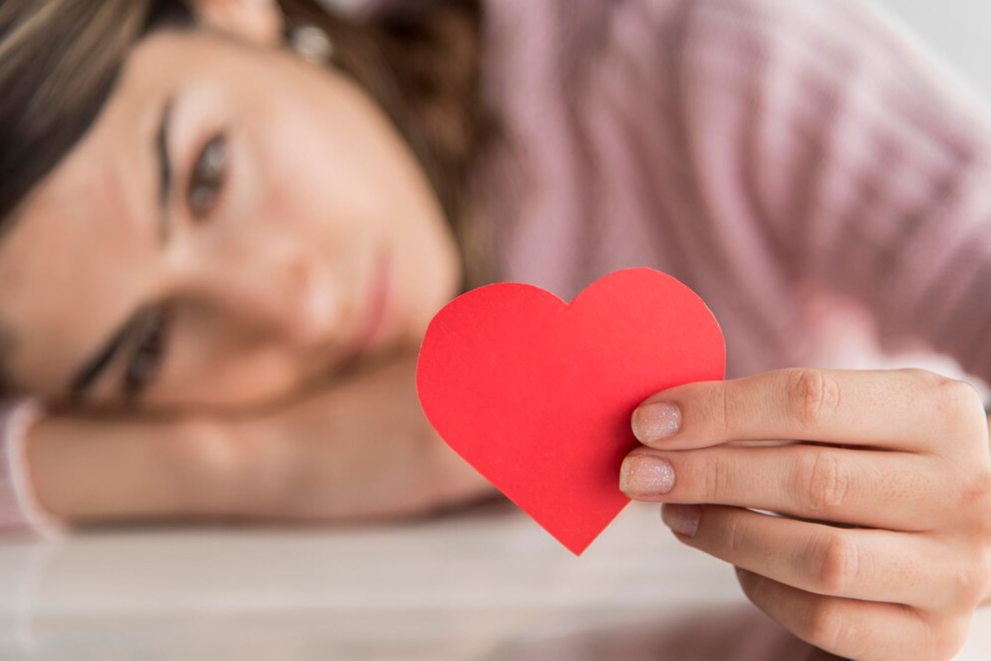 Korban Cinta? Sadari 5 Tanda Kamu Terlalu Banyak Memberi