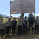 Kapolsek Lape Pimpin Langsung Pemasangan Banner Himbauan Stop Tambang Ilegal di Bukit Labaong