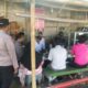 Program ‘Jum’at Curhat’ Polsek Pelabuhan Lembar Perkuat Hubungan dengan Pekerja Kepil