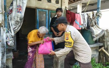 Wujud Kepedulian Polri: Bantuan Nutrisi untuk Warga Desa Meninting