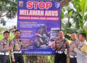 Satlantas Polres Lombok Barat Pasang Spanduk Himbauan untuk Cegah Pelanggaran Lalu Lintas