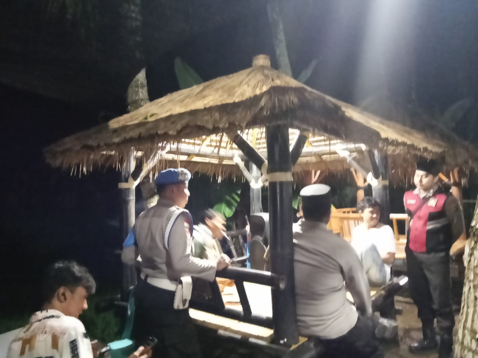 Cegah Curat, Curas, dan Curanmor, Polsek Sekotong Gencarkan Patroli