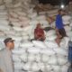 Sat Binmas Polres Bima Kota Himbau Pengatur Lalu Lintas di Depan Gudang Pelabuhan Bima Atur Keluar Masuk Truk agar Tak Ganggu Jalan Umum