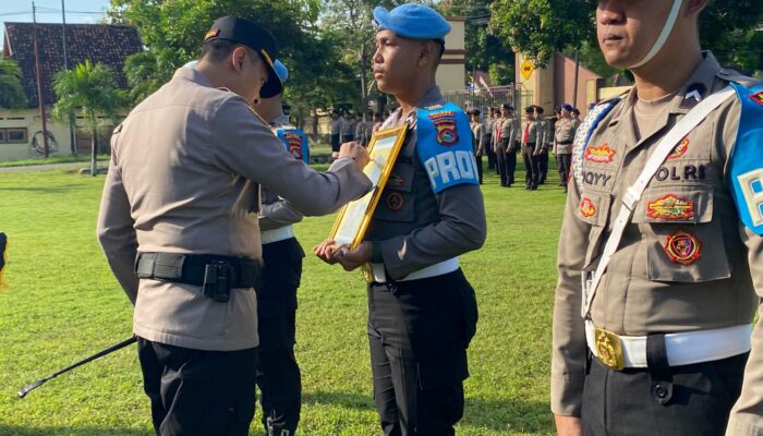 Kapolres Bima Kota Pimpin Upacara PTDH In Absentia, Dua Personel Resmi Tidak Lagi Berstatus Anggota Polri