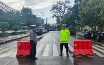 Sat Lantas Polres Bima Kota Kawal Ketat Kunjungan Kerja Menteri Kesehatan RI di Kota Bima