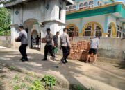 Polri Dekat Masyarakat: Polsek Sekotong Adakan Aksi Sosial di Taman Sejati