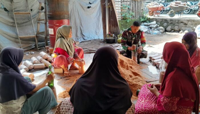 Babinsa Taman Sari Dampingi Ibu Desa Budidaya Jamur Tiram, Bangkitkan Ekonomi Warga