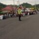 Bhabinkamtibmas Desa Kokarlian Berikan Pengamanan Upacara Keagamaan Ngulapin dalam Rangka Pembangunan Sanggah/Merajan