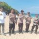 Demi Kenyamanan Masyarakat Yang Menikmati Hari Libur, Polsek Monta Siagakan Personel di Pantai Wane