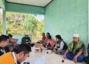 Bhabinkamtibmas Kedaro Kawal Penyaluran Bibit untuk Kemandirian Pangan Sekotong