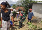TNI Bersama Warga Lembar Bangun Tempat Tandon Air