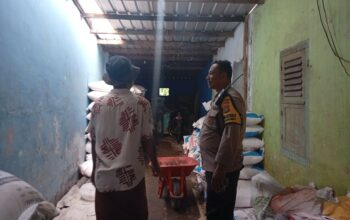 Jaga Ketahanan Pangan, Polisi Pantau Pupuk di Merembu Barat