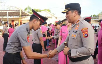 Polres Sumbawa Gelar Upacara Kenaikan Pangkat 57 Personel, Kapolres Tekankan Tanggung Jawab dan Profesionalisme