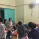 Polisi Bagikan Makanan ke Ratusan Korban Terdampak Banjir di Jakarta