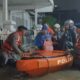 Jalankan Tugas Kemanusiaan, Brimob Polda Metro Evakuasi Warga Terdampak Banjir
