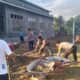Bhabinkamtibmas Desa Lampok Bersama Pemerintah Desa dan Masyarakat Gelar Gotong Royong di Lapangan Serbaguna