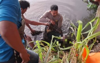 ‎Polres Loteng Evakuasi Penemuan Mayat di Aliran Sungai Kemulah.
