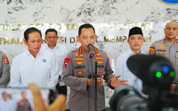 Kapolri Cek Karhutla di Kalbar: Titik Api Turun, Modifikasi Cuaca Berhasil