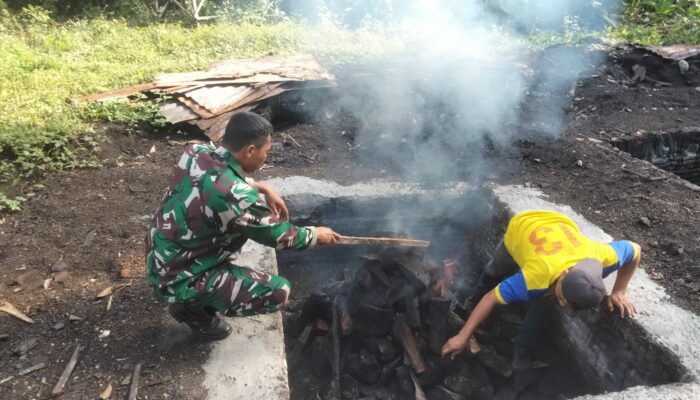 UMKM Arang Kayu, Babinsa Dorong Ekonomi Desa