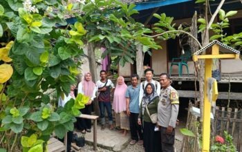 Bhabinkamtibmas Desa Seloto Dampingi Registrasi Program Bedah Rumah dari Dinas Perkim KSB