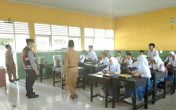 Polsek Bayan Laksanakan Monitoring Program Makan Bergizi Gratis di SMAN 1 Bayan